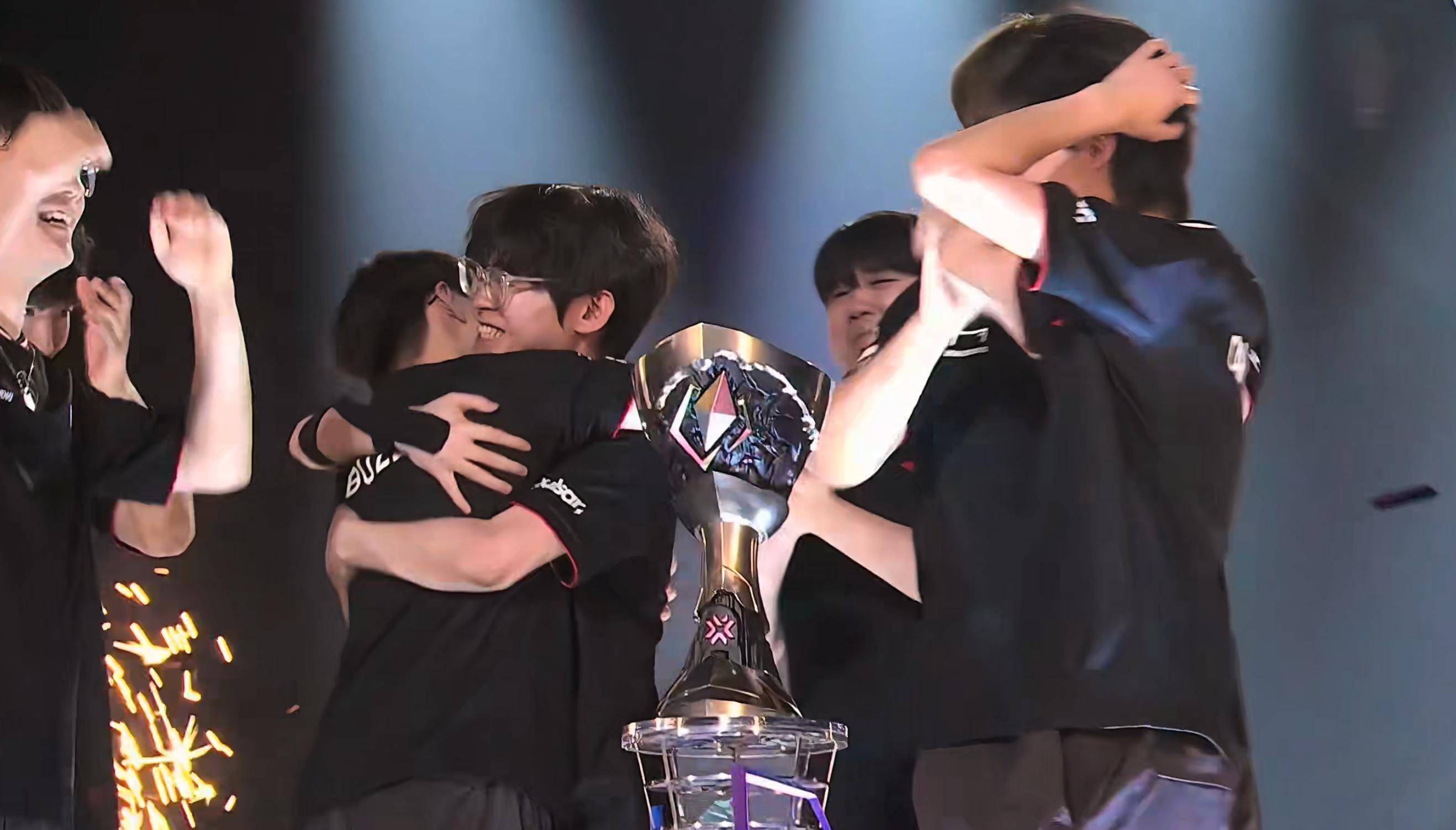 CLG险胜MAD,Caps团战一打五顶尖较量小组赛,成为赛场最大亮点 CLG险胜MAD,Caps团战一打五顶尖较量小组赛,成为赛场最大亮点