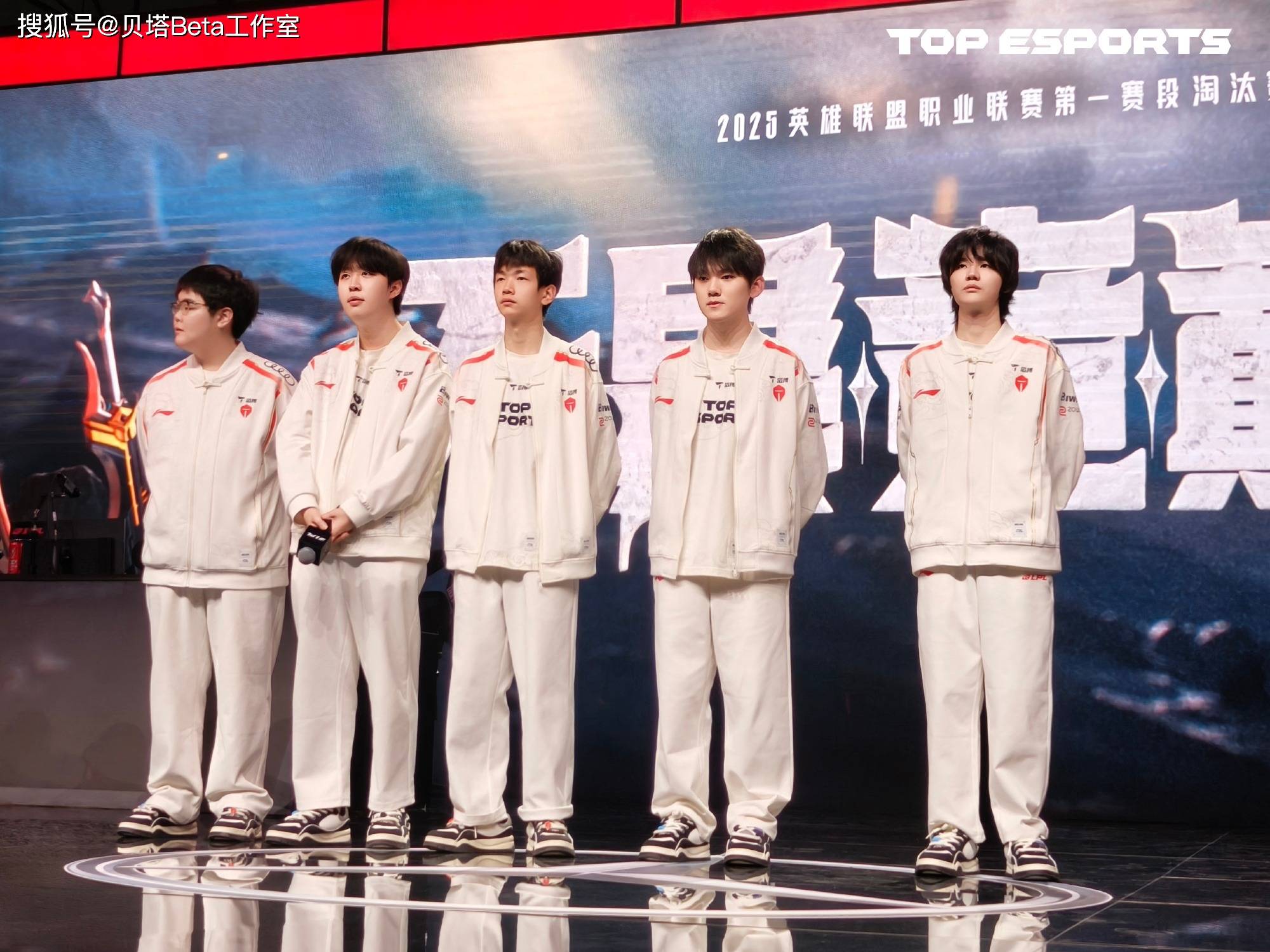 包含G2鏖战TES,Gumayusi打出惊人五杀宿敌对决淘汰赛,成为赛场最大亮点的词条 包含G2鏖战TES,Gumayusi打出惊人五杀宿敌对决淘汰赛,成为赛场最大亮点的词条