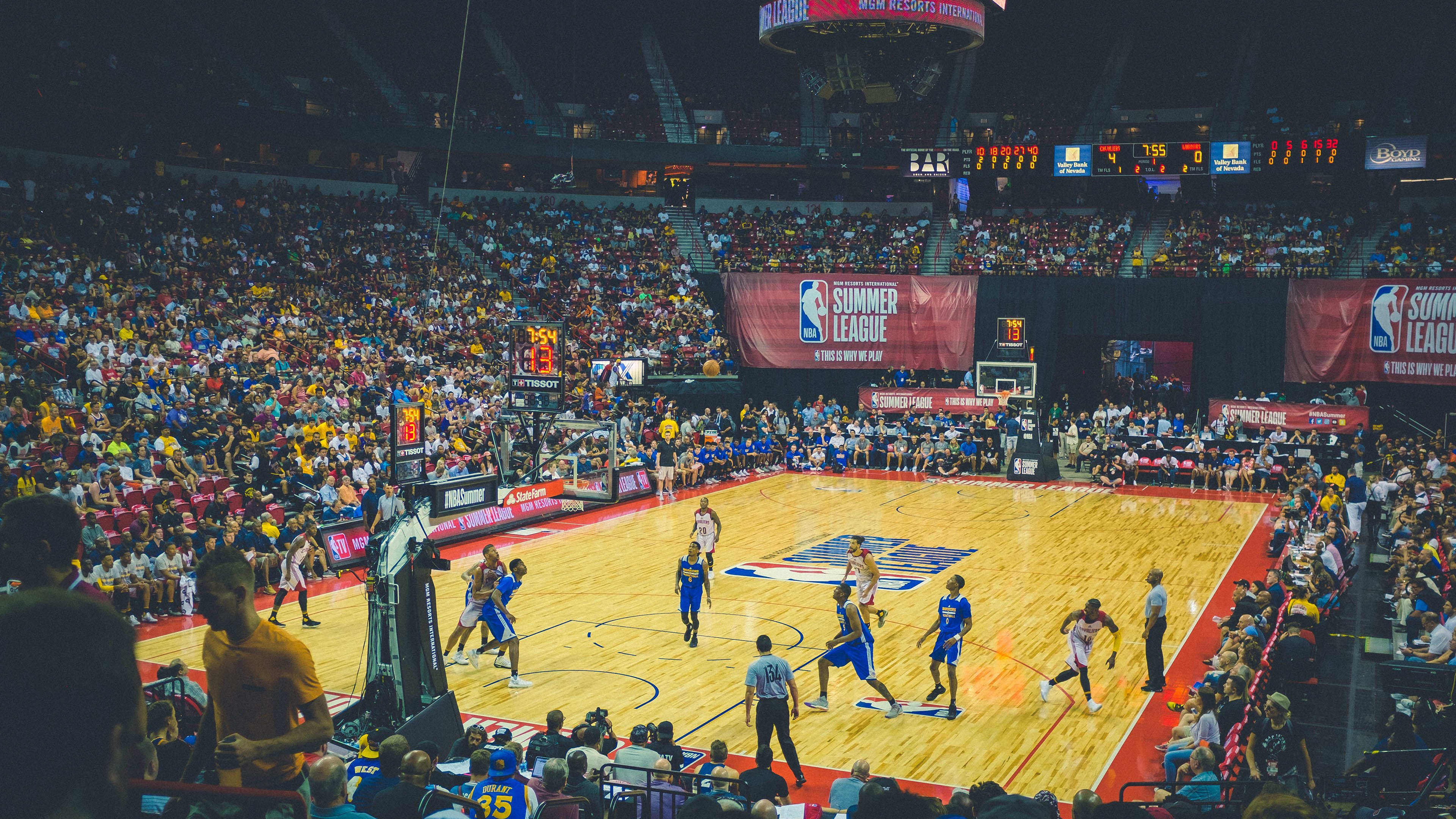 东道主陷落!橙色风暴席卷海湾,伊萨克一剑封喉