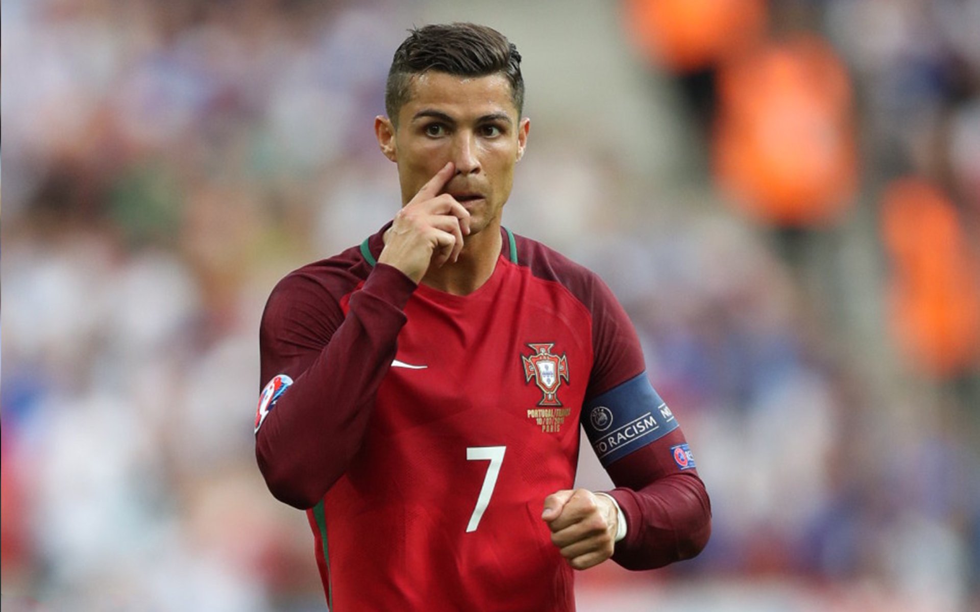 欧冠之夜,无名英雄的加冕礼,当孔德在巴黎的冷雨中接管了曼联的王朝梦