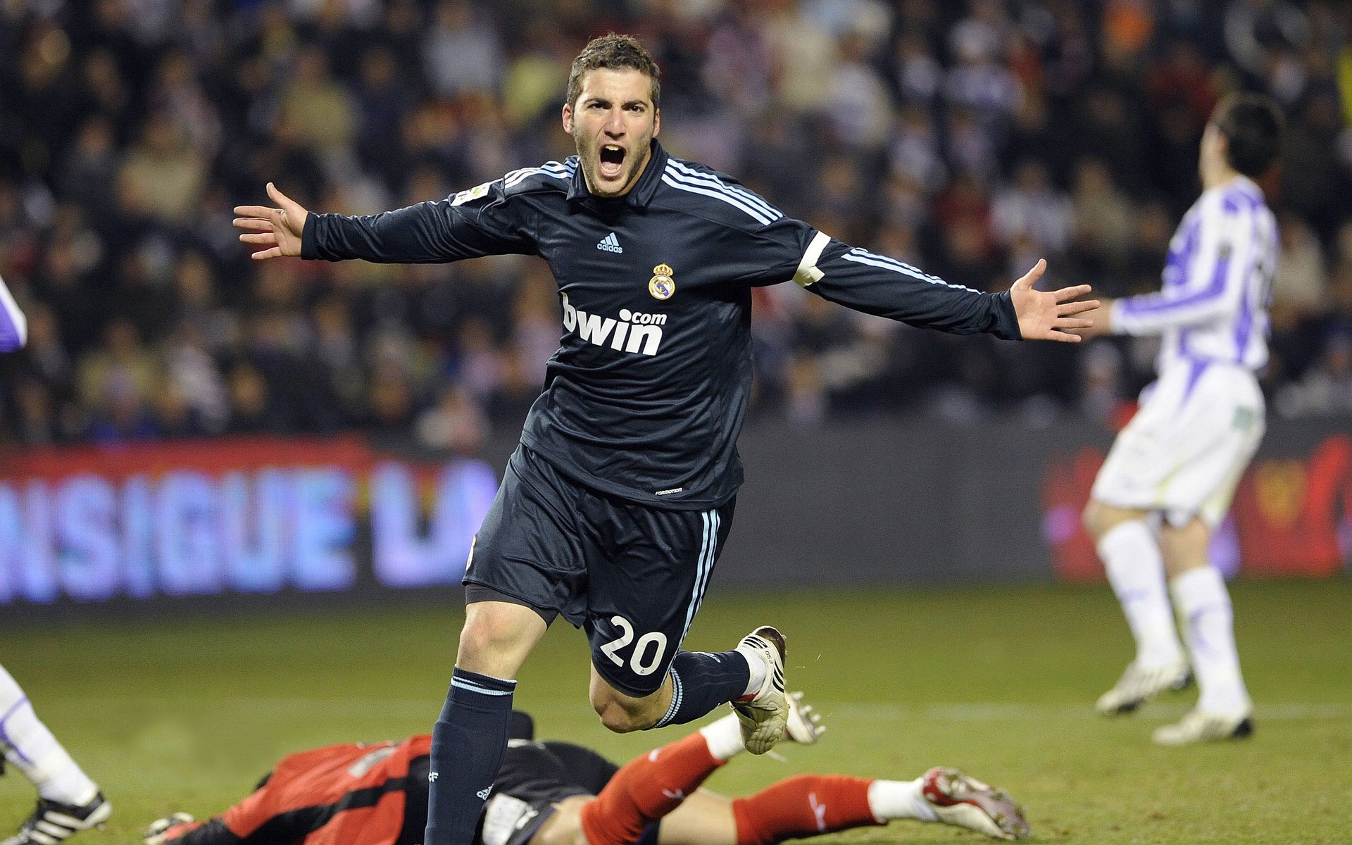 生涯之夜!米切尔狂砍41+7率老鹰爆冷奇才,华盛顿防线惨遭刺穿